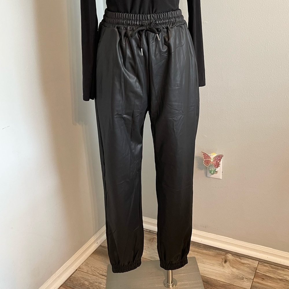 🆕 NASTY GAL (QED London) Black Faux Leather Joggers ~ US Medium